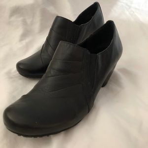 Women’s Shoe-boot Size 8